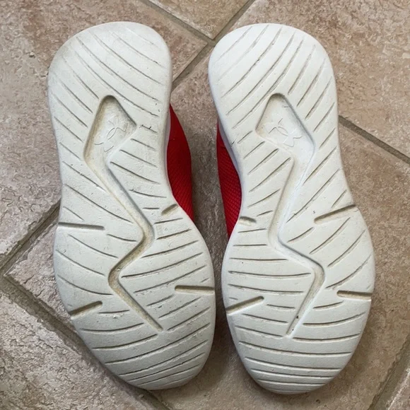 Under Armour Boys BGS Essential Athletic Running Sneakers - Picture 9 of 16